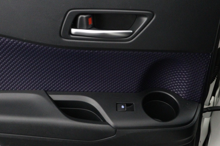 Toyota C-HR - 1.8 Hybrid Bi-Tone Li 75