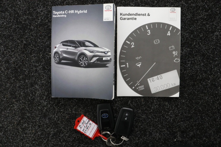 Toyota C-HR - 1.8 Hybrid Bi-Tone 11