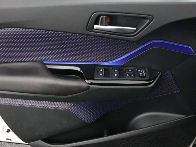 Toyota C-HR - 1.8 Hybrid Bi-Tone