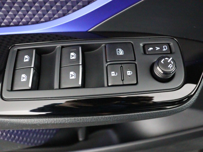 Toyota C-HR - 1.8 Hybrid Bi-Tone