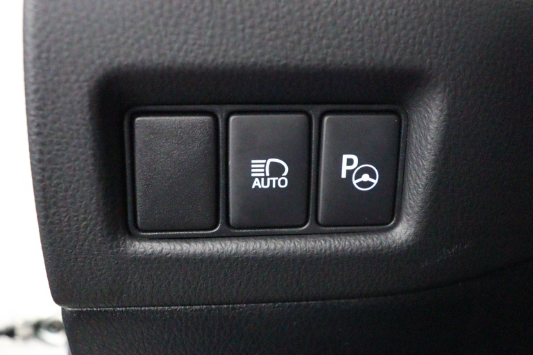 Toyota C-HR - 1.8 Hybrid Bi-Tone 30