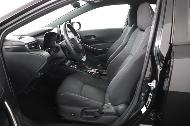 Toyota Corolla Touring Sports - 2.0 Hybrid Dynamic 17