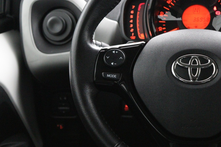 Toyota Aygo - 1.0 VVT-i x-play 19