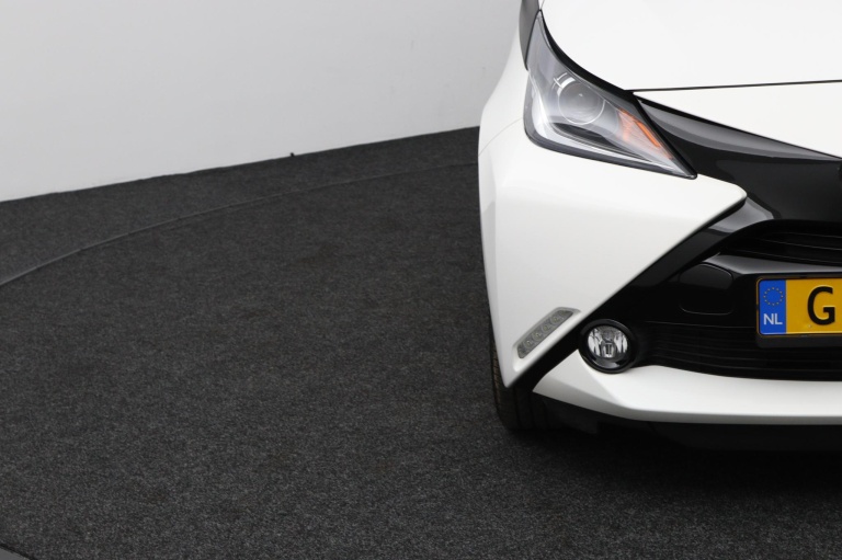Toyota Aygo - 1.0 VVT-i x-play 34