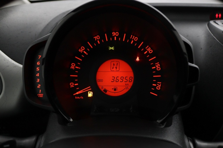 Toyota Aygo - 1.0 VVT-i x-play 6