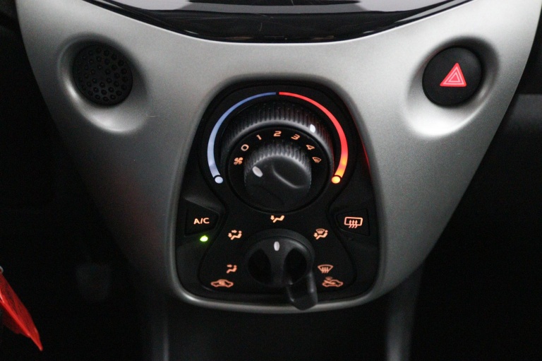 Toyota Aygo - 1.0 VVT-i x-play 7