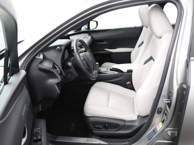 Lexus UX - 250h Executive Line