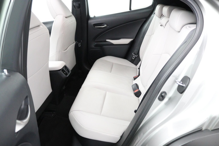 Lexus UX - 250h Executive Line 18