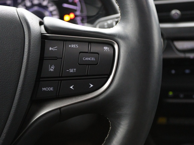 Lexus UX - 250h Executive Line