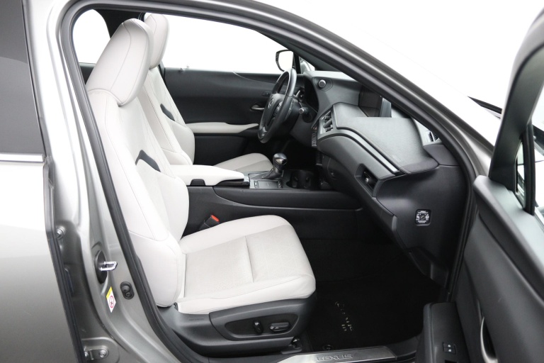 Lexus UX - 250h Executive Line 22