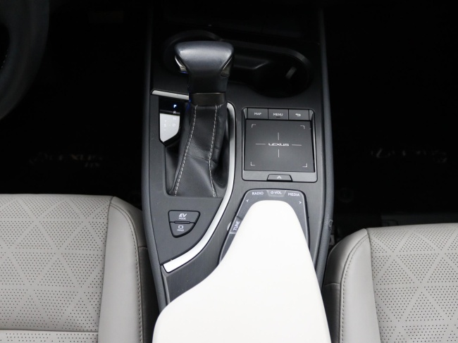 Lexus UX - 250h Executive Line