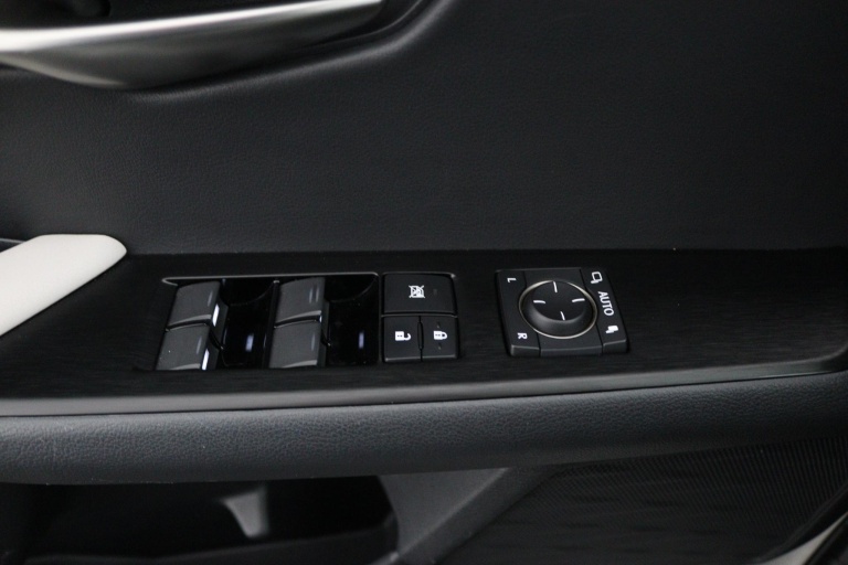 Lexus UX - 250h Executive Line 28