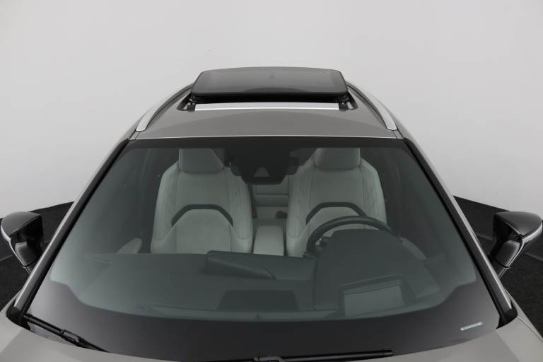 Lexus UX - 250h Executive Line 37