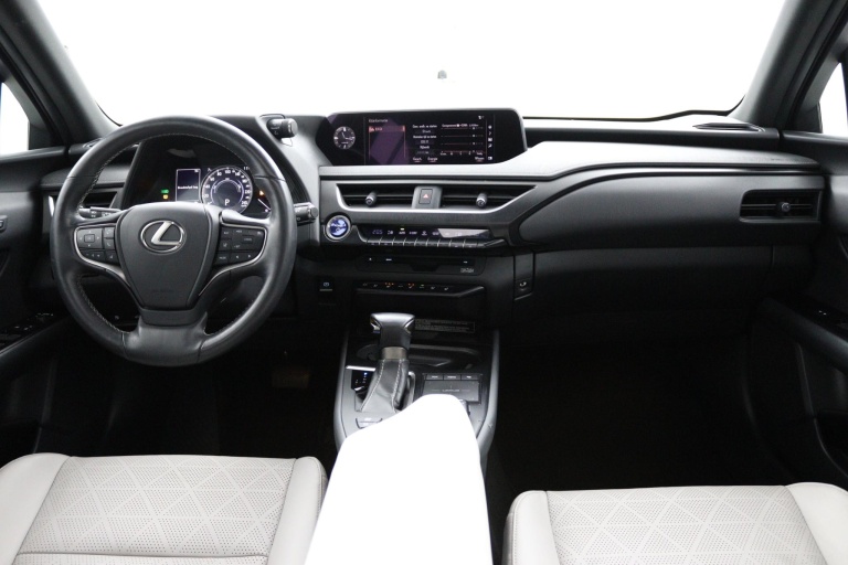 Lexus UX - 250h Executive Line 4