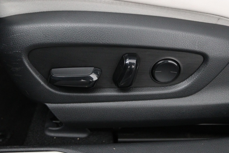 Lexus UX - 250h Executive Line 40