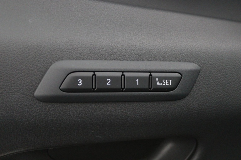 Lexus UX - 250h Executive Line 44