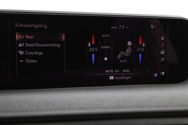 Lexus UX - 250h Executive Line 48