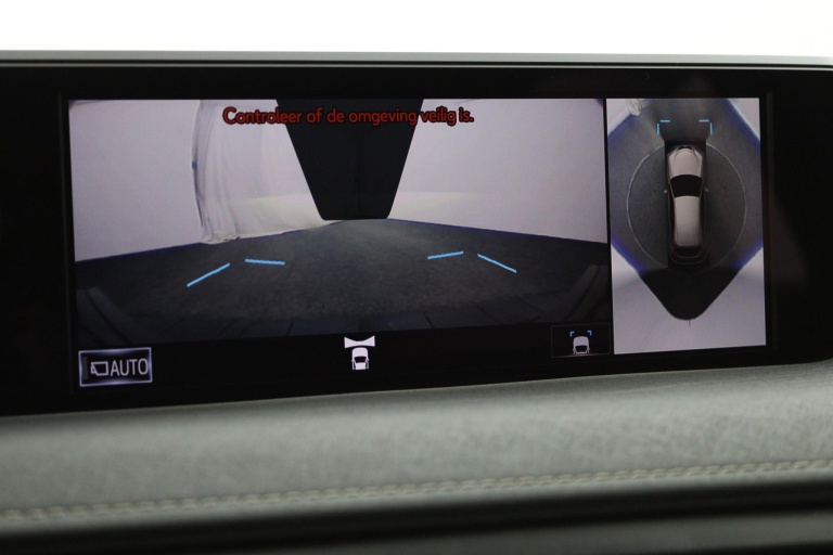 Lexus UX - 250h Executive Line 52