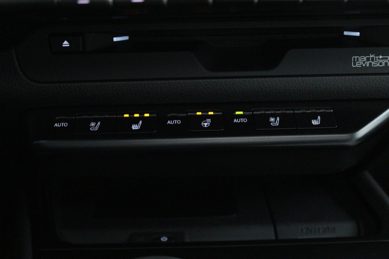 Lexus UX - 250h Executive Line 54