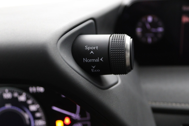 Lexus UX - 250h Executive Line 55