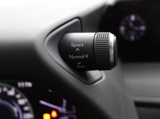 Lexus UX - 250h Executive Line