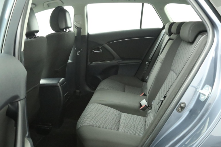 Toyota Avensis Wagon - 1.6 VVTi Comfort 16