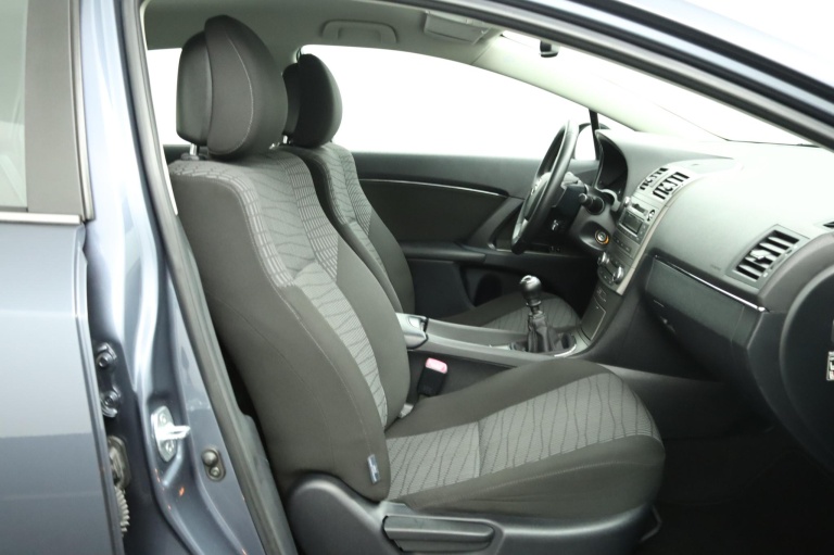 Toyota Avensis Wagon - 1.6 VVTi Comfort 19