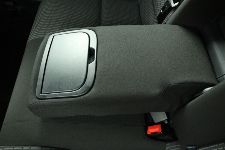 Toyota Avensis Wagon - 1.6 VVTi Comfort 38