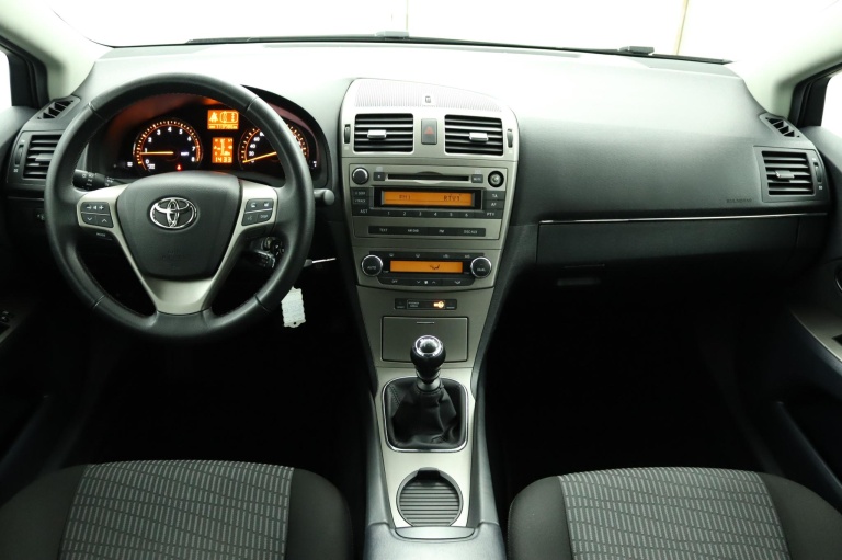 Toyota Avensis Wagon - 1.6 VVTi Comfort 4