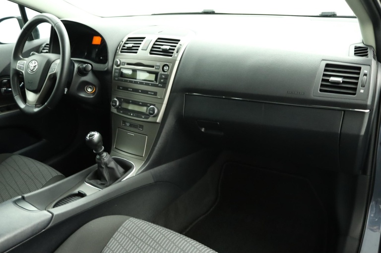 Toyota Avensis Wagon - 1.6 VVTi Comfort 40