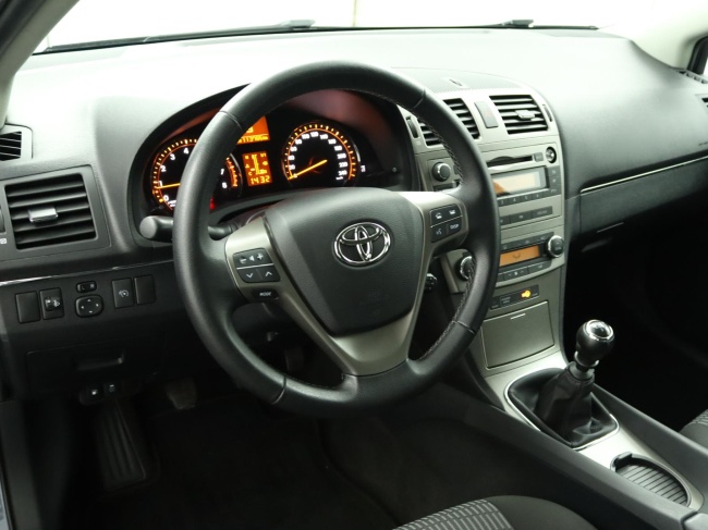 Toyota Avensis Wagon - 1.6 VVTi Comfort