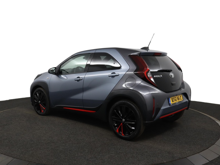 Toyota Aygo X - 1.0 VVT-i MT Undercover 12