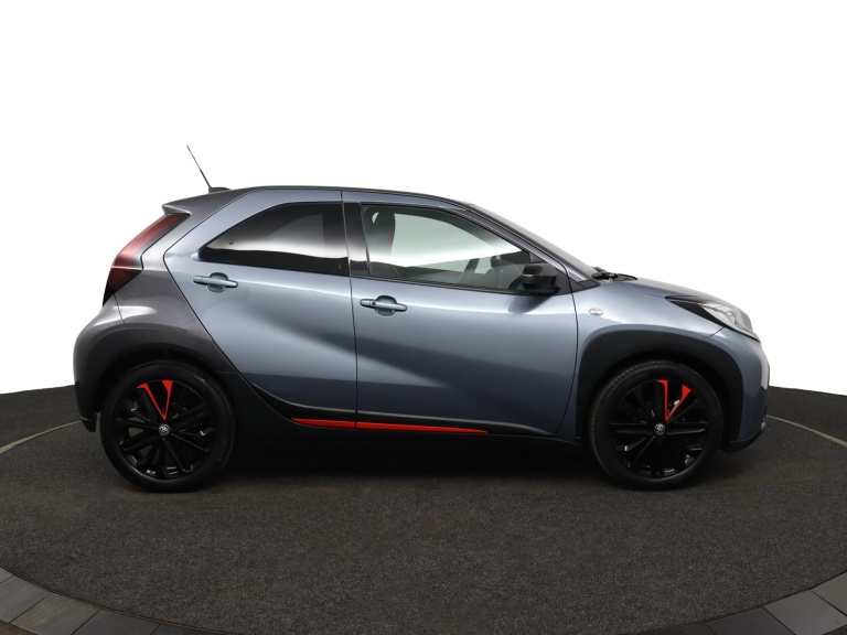 Toyota Aygo X - 1.0 VVT-i MT Undercover 13