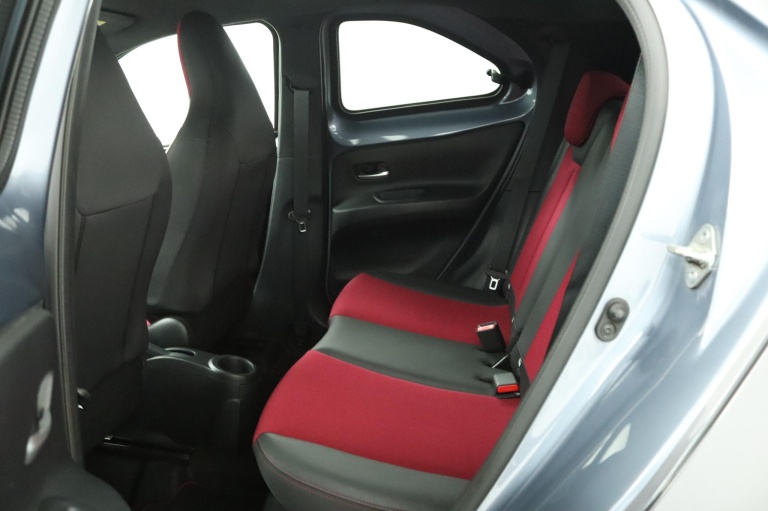 Toyota Aygo X - 1.0 VVT-i MT Undercover 18