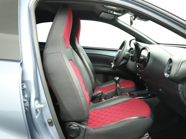 Toyota Aygo X - 1.0 VVT-i MT Undercover