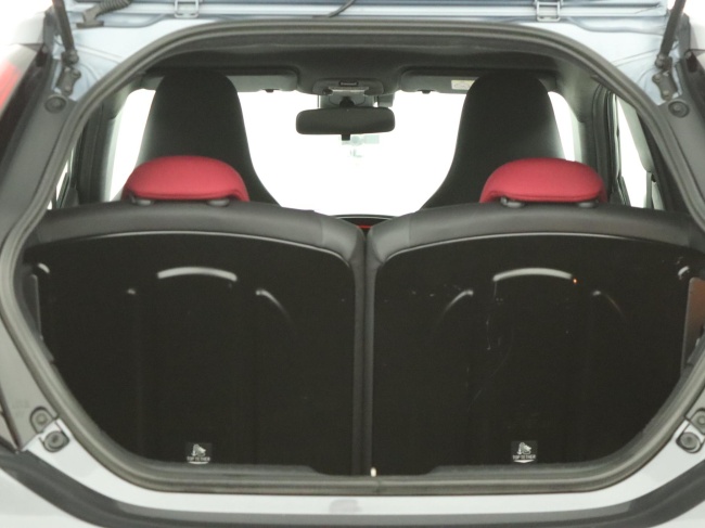 Toyota Aygo X - 1.0 VVT-i MT Undercover