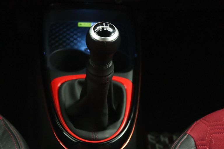 Toyota Aygo X - 1.0 VVT-i MT Undercover 27