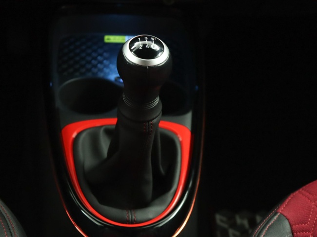 Toyota Aygo X - 1.0 VVT-i MT Undercover