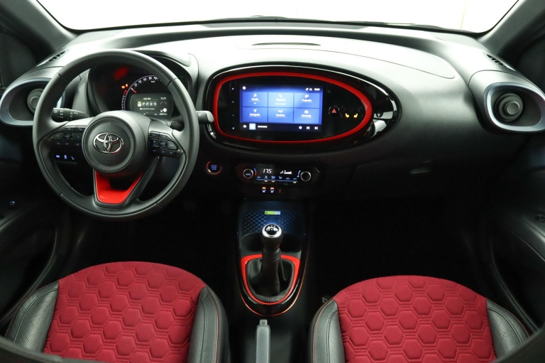 Toyota Aygo X - 1.0 VVT-i MT Undercover 4