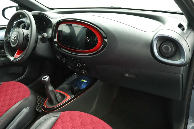 Toyota Aygo X - 1.0 VVT-i MT Undercover 57