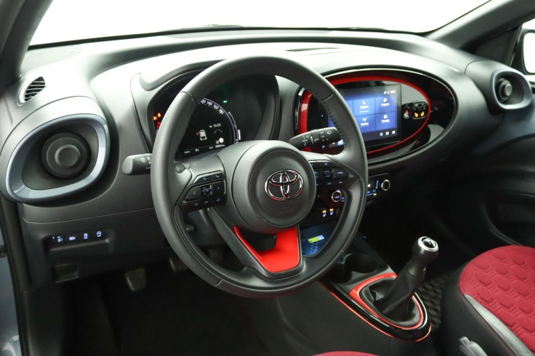 Toyota Aygo X - 1.0 VVT-i MT Undercover 59