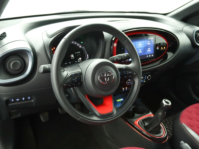 Toyota Aygo X - 1.0 VVT-i MT Undercover