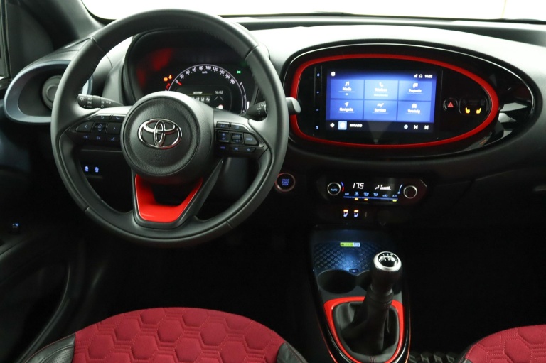 Toyota Aygo X - 1.0 VVT-i MT Undercover 61