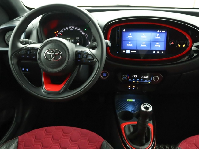 Toyota Aygo X - 1.0 VVT-i MT Undercover