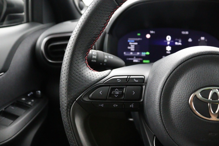 Toyota Yaris Cross - 1.5 Hybrid 130 GR SPORT 19