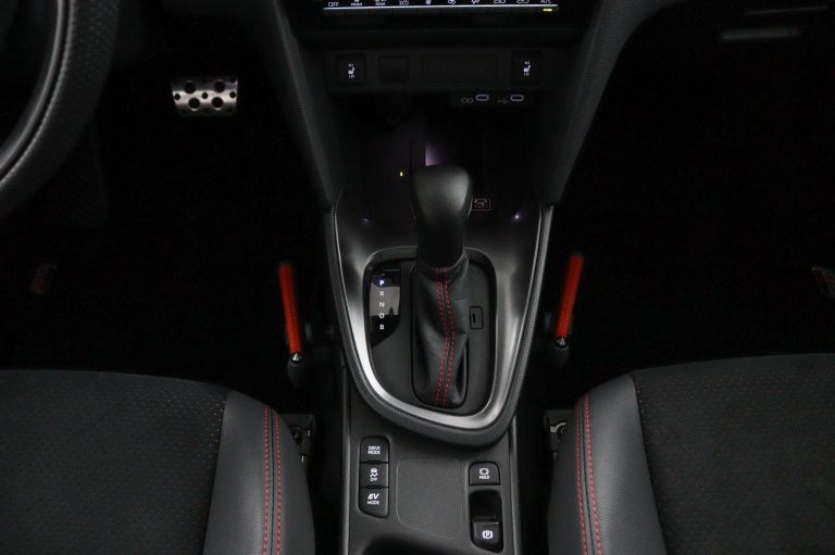 Toyota Yaris Cross - 1.5 Hybrid 130 GR SPORT 25