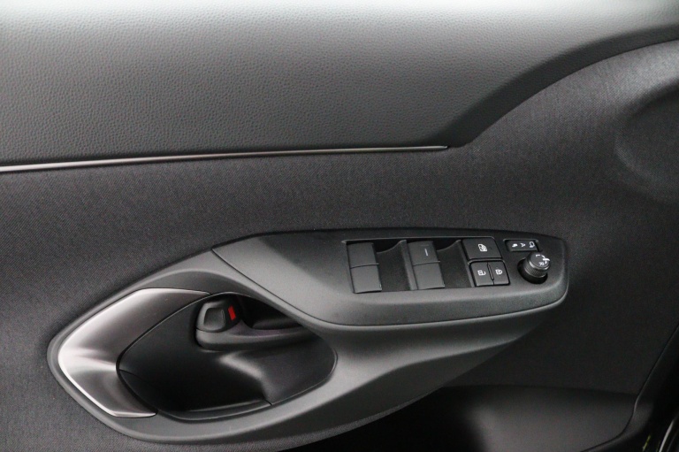 Toyota Yaris Cross - 1.5 Hybrid 130 GR SPORT 33