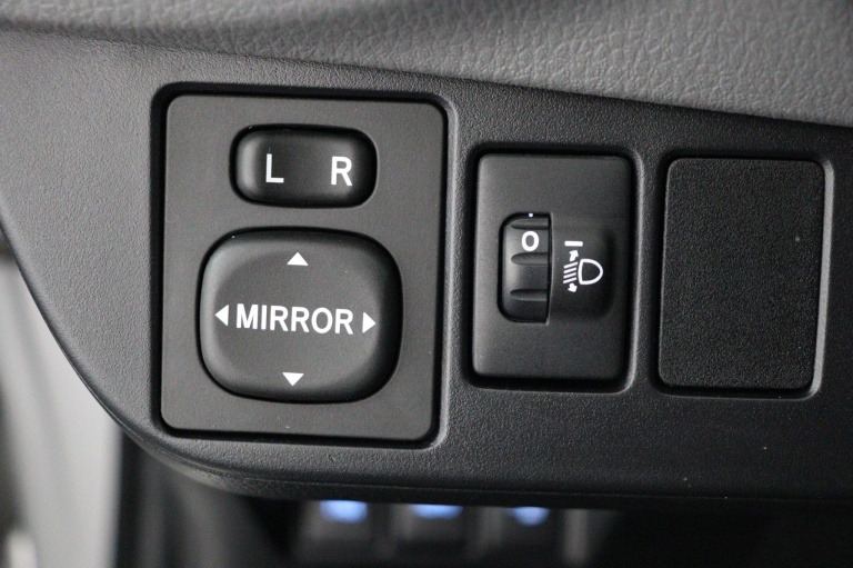 Toyota Yaris - 1.0 VVT-i Aspiration 29