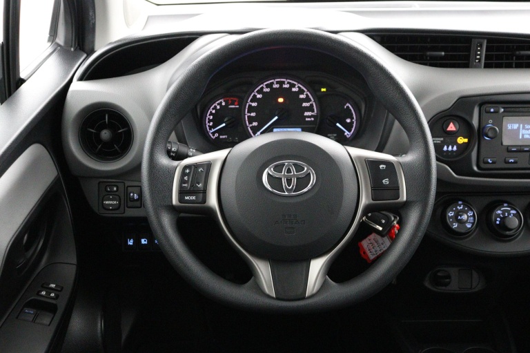 Toyota Yaris - 1.0 VVT-i Aspiration 51