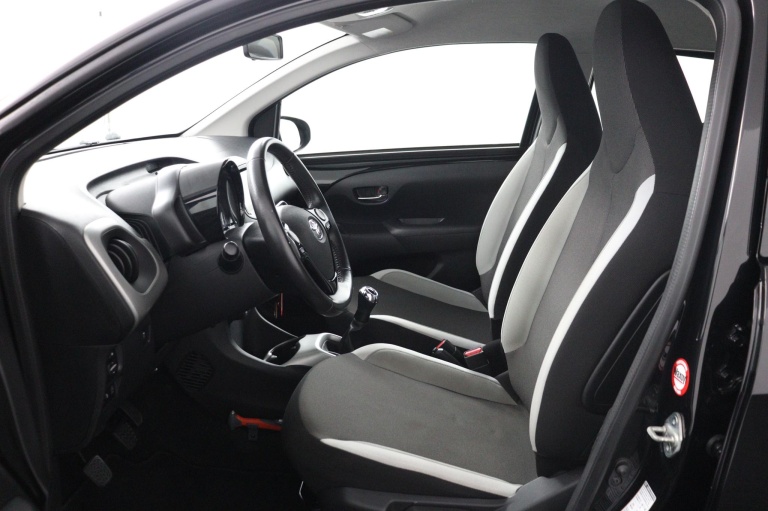 Toyota Aygo - 1.0 VVT-i x-play 16